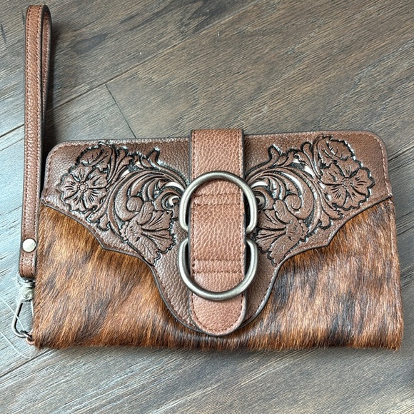 Justin Boots Wristlet/Wallet,Hair hide,bone inlay,magnetic close,genuine leather - Picture 2 of 11